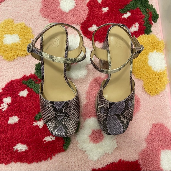 Snakeskin Block Platform Heels - Picture 5 of 5